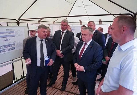 Сдать в срок и точка. Губернатор Иван Крупко посетил строящуюся ферму в Светлогорском районе и провел совещание по развитию молочной отрасли