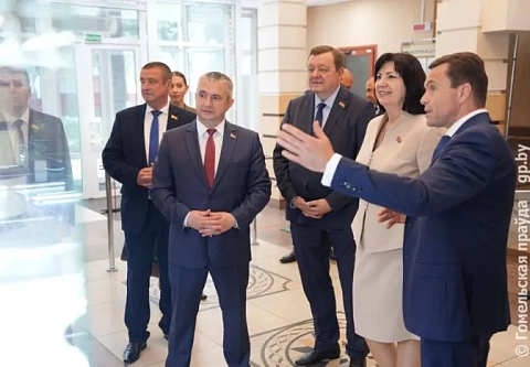 Здесь знают толк в алмазообработке. Иван Крупко и Наталья Кочанова посетили гомельское предприятие "Кристалл"