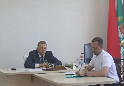 Найти сиделку и съездить в санаторий: заместитель председателя облисполкома Дмитрий Алейников провел прием граждан