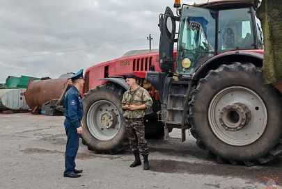 В поле безопасности: рейды МЧС по местам сбора урожая
