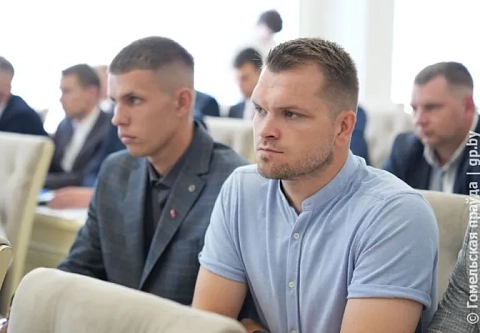 Ваша судьба - работать на земле, работать с людьми... В Гомеле прошел семинар-учеба проекта "Школа молодого руководителя"