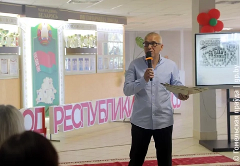 В СШ № 72 Гомеля работает выставка “Беларусь единая”