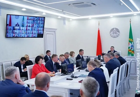 Утепляем фермы, вывозим дрова. На аппаратном совещании в облисполкоме обсудили вопросы благоустройства, оценили готовность животноводческих объектов к зиме