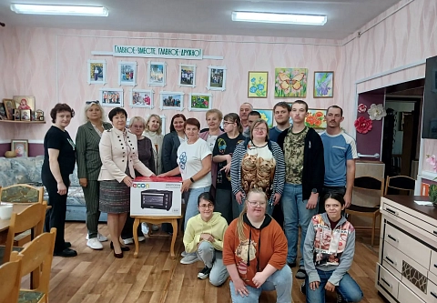 В рамках профсоюзного марафона «35 добрых дел» отделению дневного пребывания реабилитации, абилитации инвалидов Светлогорского ТЦСОН вручен духовой шкаф
