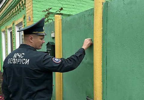 «Дом без пожара»: спасатели Гомельщины готовят жителей к отопительному периоду