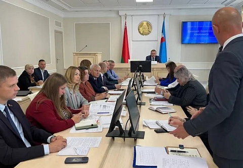 Разумный креатив приветствуется: заместитель председателя облисполкома Дмитрий Алейников с рабочим визитом посетил Калинковичский район