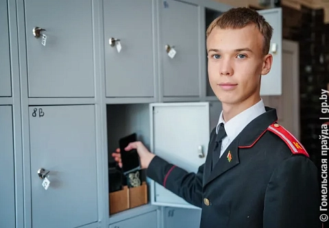 Алло, ничего не случилось. Узнали, как дети обходятся без телефона в школе Гомеля