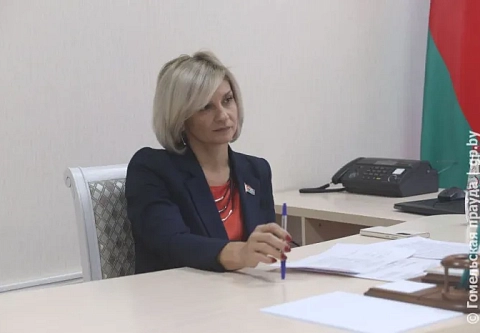 Полезное изобретение и непокошенная трава: заместитель председателя облисполкома Ксения Пантюхова провела прием граждан