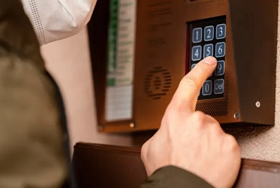 В Рогачёве женщина перевела мошенникам 11 тысяч рублей под видом установки домофона