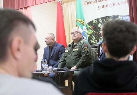 По-мужски: в Гомеле ко Дню отца прошла тематическая диалоговая площадка