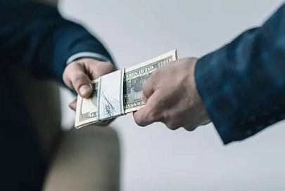«Строитель» из Мозыря спустил 6000 рублей клиентов в игровых автоматах