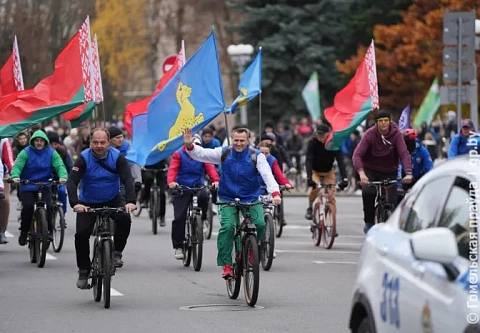 Всем спорт! В Гомеле последний в 2025 году велопробег собрал активных жителей и гостей города