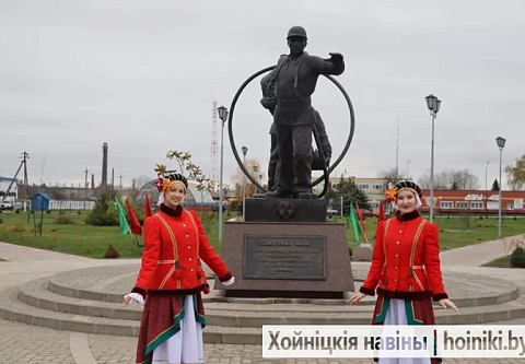 С заботой о жителях всех возрастов: в Хойниках после реконструкции открыли обновленный сквер Энергетиков