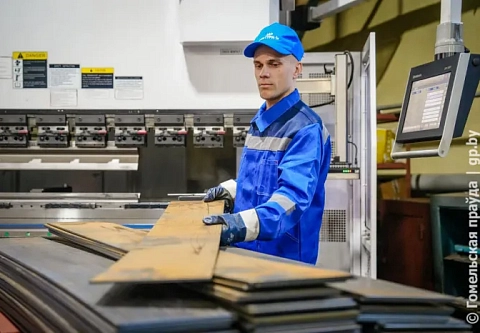 Первая точка в маршруте Президента в Житковичах – предприятие «Сатурн-1»