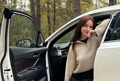 Потерявшая ногу в страшной аварии 27-летняя Юлия Кравчук водит машину, катается на лошадях, занимается в тренажерном зале