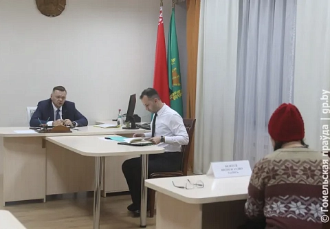 Врачи говорят, что я больна, накажите виновных: заместитель председателя облисполкома Дмитрий Алейников провел прием граждан