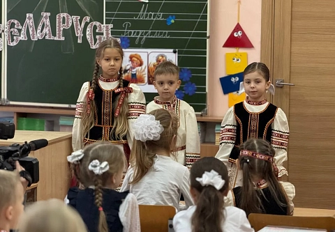 В городе над Сожем прошла акция «Дети рисуют Родину» 