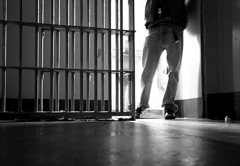 Поддержали мама и девушка: могут ли бывшие заключенные вернуться к нормальной жизни после выхода из тюрьмы