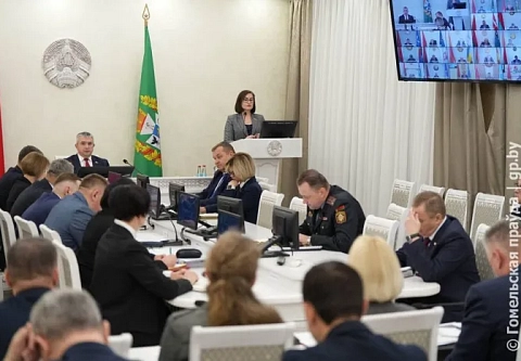 Не ждем мая, работаем сейчас. На аппаратном совещании в облисполкоме обсудили вопросы наведения порядка в сельхозорганизациях