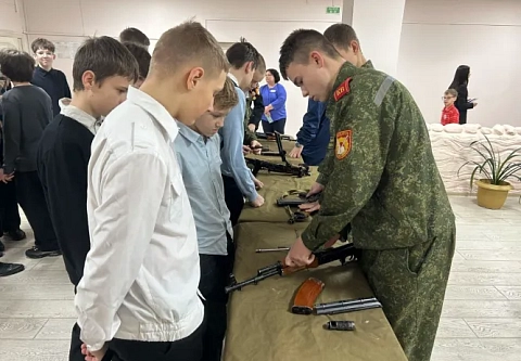 Учащиеся и педагоги Гомельского кадетского училища провели профориентационные встречи в Мозыре и Калинковичах 
