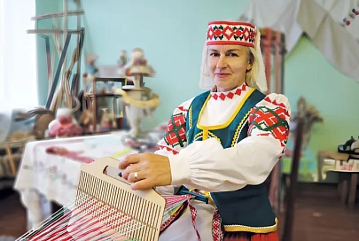 Историю браных поясов хорошо знает мастер народных художественных ремесел из Лоевского района Ольга Дегтеренко