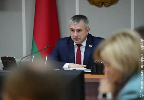 Кадровый день в облисполкоме. Названы имена руководителей Добрушского фарфорового завода, фабрики «8 Марта» и Василевичского лесхоза