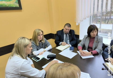 Не поучать, а принимать. В Гомеле обсудили профилактику суицидов и парасуицидов среди детей