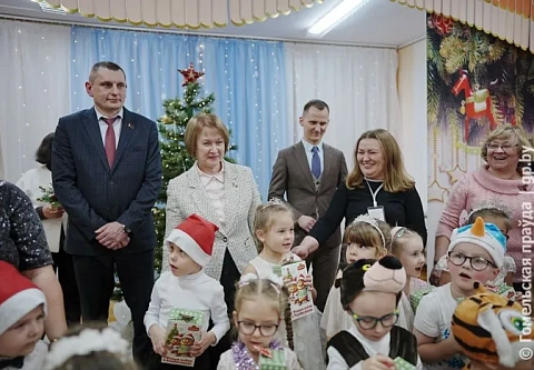 Оборудование для самых маленьких: депутаты Гомельщины поздравили воспитанников специализированного детского сада № 3 областного центра