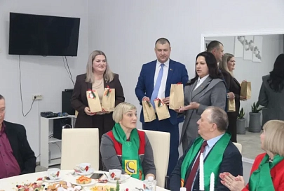 Душевный визит накануне Рождества. Председатель комитета по труду, занятости и социальной защите Гомельского облисполкома Надежда Цупа встретилась с ветеранским активом Рогачевщины