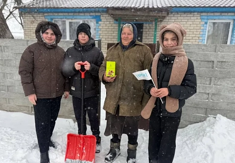 Молодежь Гомельщины помогает пожилым людям в уборке снега 