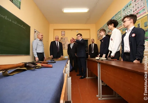 Урок патриотизма от Игоря Карпенко: Председатель ЦИК встретился с буда-кошелевскими школьниками