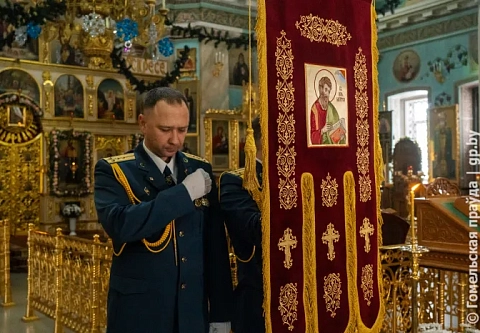 Под защитой небесных покровителей: Гомельская таможня впервые получила православную хоругвь