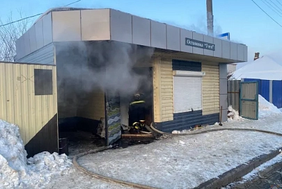 Спасатели ликвидировали пожар в торговом павильоне в Жлобине 