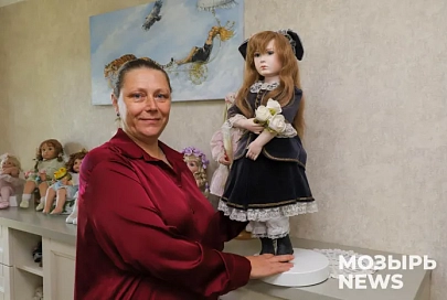 Елена Петренко из Мозырского района коллекционирует фарфоровые куклы