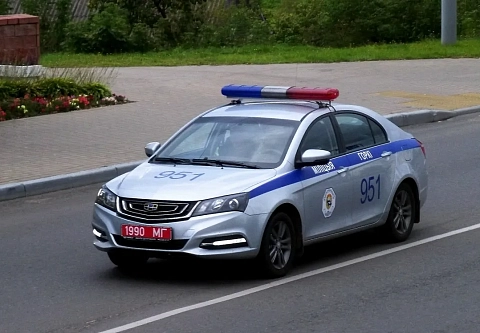 Не пускала в квартиру, вызвали милицию: гомельчанку оштрафовали за неповиновение законным требованиям судебного исполнителя