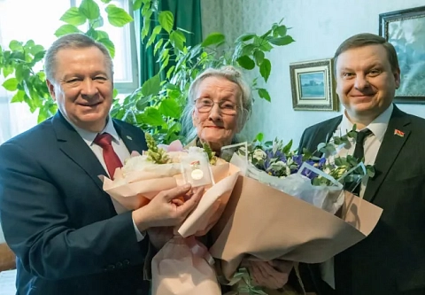 Одному из самых опытных и уважаемых мастеров отечественных СМИ Тамаре Рощене присвоено почетное звание БСЖ «Заслуженный журналист»