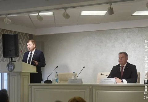 В формате диалога о насущном: председатель Конституционного суда Беларуси Сергей Сивец пообщался с коллективом Гомельского химзавода