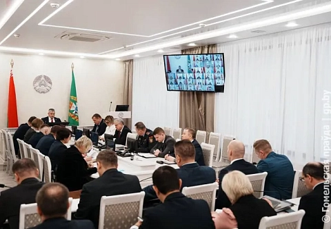 О типовых телятниках и закреплении кадров. На аппаратном совещании в облисполкоме рассмотрели вопросы благоустройства и предоставления арендного жилья