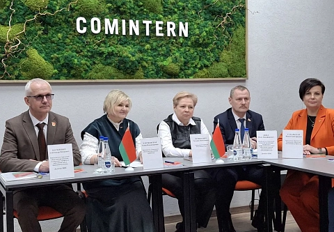 Женщина и государство. На предприятии «Коминтерн» прошла диалоговая площадка накануне Дня Конституции