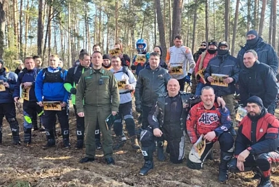 В Жлобинском районе участники мотопробега «Дорогами партизан» возложили цветы у памятника партизанскому отряду имени Фрунзе