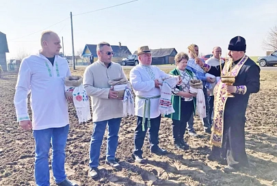 В сельхозпредприятии «Тихиничи» Рогачевского района прошел традиционный народный обряд «Засевки»