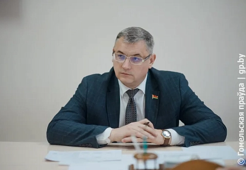Трубы есть, асфальт частично: заместитель председателя облисполкома Андрей Барановский провел прямую телефонную линию 