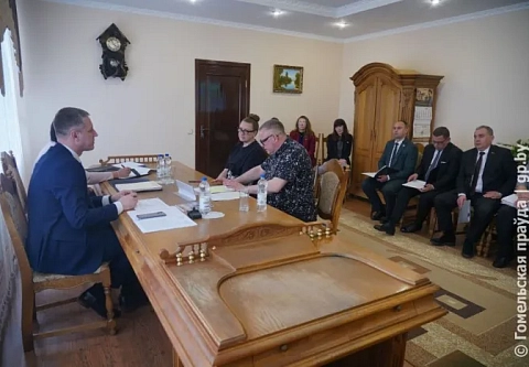 Восстановить справедливость и решить вопрос с арендой: Помощник президента – инспектор по Гомельской области Руслан Пархамович провел прием граждан в Чечерске