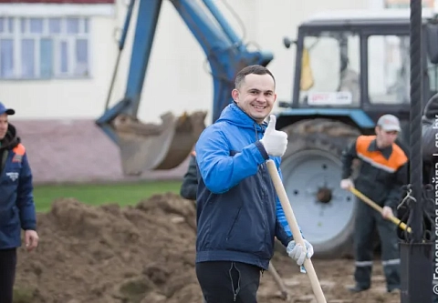 В Буда-Кошелеве в рамках республиканского субботника обустраивают молодежную площадку «УДАЧНЫ прыпынак»