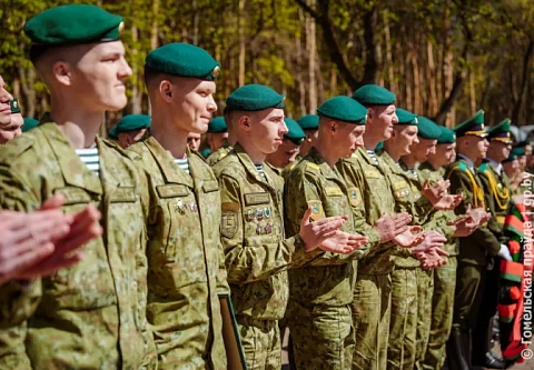 На Кургане Славы прошел митинг по случаю увольнения в запас военнослужащих Гомельской пограничной группы