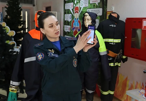 Как калинковичские спасатели учат семьи правилам безопасности