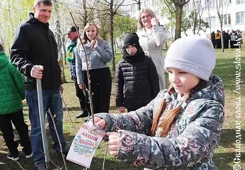 Рогачевцы присоединились к республиканской акции «Квiтней, родная Беларусь!»