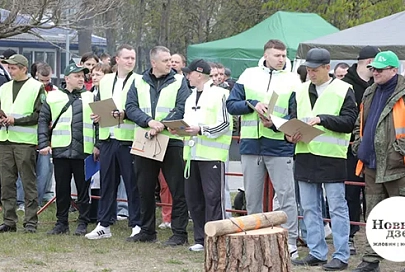 В Жлобине состоялся турнир по колке дров «Як Бацька навучыў»