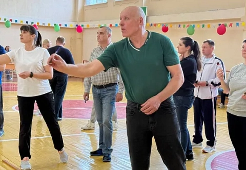 Педагоги с ракетками и гирями. В Гомеле X областная спартакиада работников образования и науки объединила около 700 человек