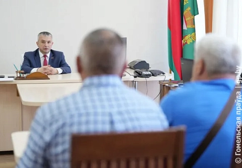Провести водопровод и построить дамбу: на прием граждан к губернатору Ивану Крупко в Гомеле обратились жители областного центра и Чечерска